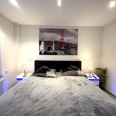 Ferienwohnungen Arp "2D" Mit Terrasse Und Parkplatz Itzehoe Exterior photo