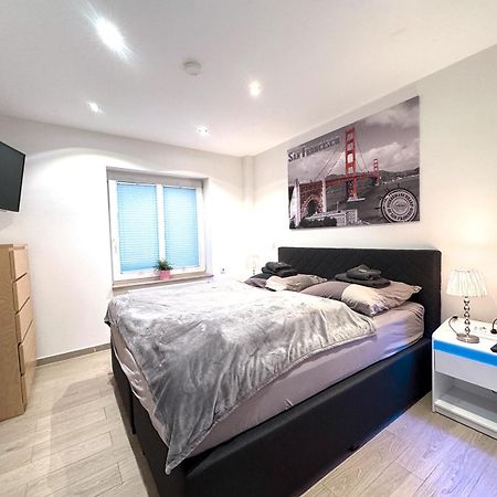 Ferienwohnungen Arp "2D" Mit Terrasse Und Parkplatz Itzehoe Exterior photo